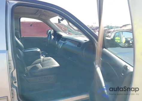 2013 Chevrolet Suburban 1500 Lt z USA, uszkodzony, nr VIN 1GNSKJE70DR145904